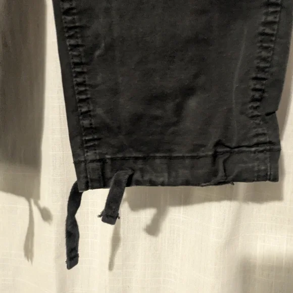 Women's Black American Eagle Cargo Pants Sz 30 - Picture 6 of 9